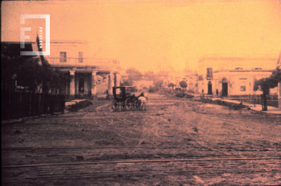 Inicio de Calle Rivadavia desde las vías