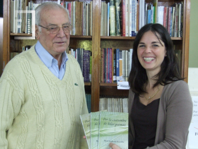 Donación del libro `Por la costumbre de costumbre de hilar poemas´del autor Raúl Roberto Uccella.