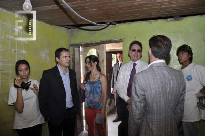 Visita del Embajador de Estados Unidos Noah Mamet al barrio La Josefa 