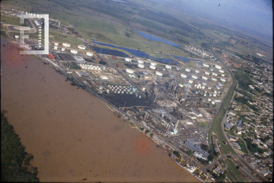 Vista aérea de la Refinería E.S.S.O.