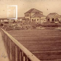 Muelle en el puerto antes de las vías