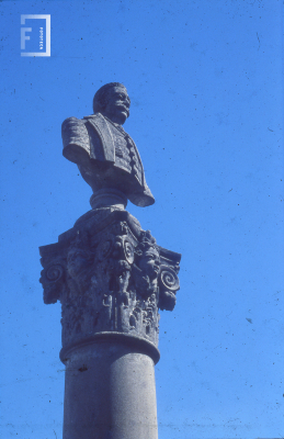 Monumento al constructor E. Ferrero