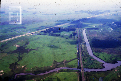 Vista aérea del canal Yrigoyen en la zona de pajonales