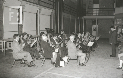 Presentación de la Banda Municipal en la Escuela Técnica N°1 Luciano Reyes