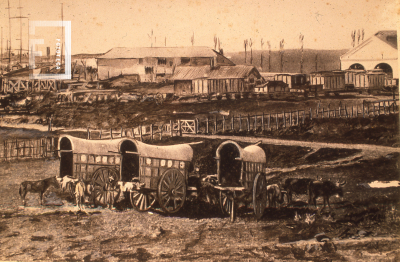 Carretas en el sector de los galpones del ferrocarril