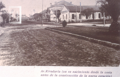 Avda. Rivadavia en su nacimiento desde la costa antes de la construcción de la nueva estación