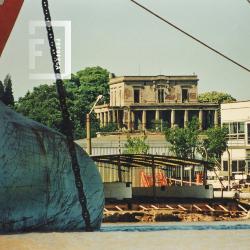 Vista de la casa de los Costa desde el río Paraná de las Palmas