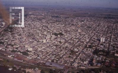 Vista aérea de la ciudad de Campana desde N.O.