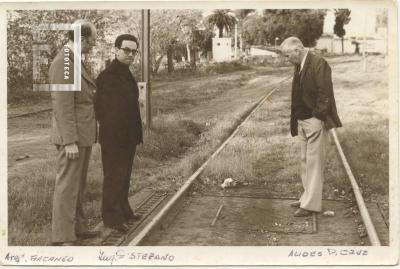 Autoridades visitando el predio de los galpones del ferrocarril