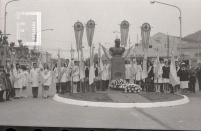 Acto del 25 de Mayo en la explanada del Palacio Municipal