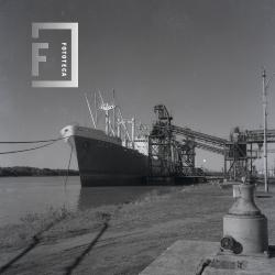 Carga de carbón en el puerto de la ESSO