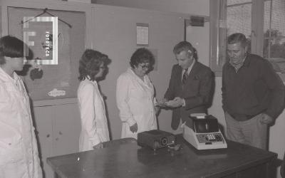 Entrega de calculadora a la Escuela Nº14