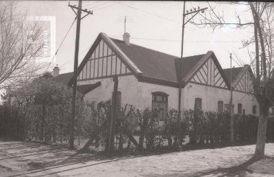 Chalet de los ingleses - esquina Chiclana y 25 de mayo