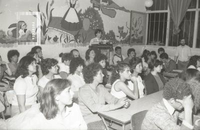Estudiantes del Bachillerato de Adultos en la Escuela N° 9 Domingo Sarmiento