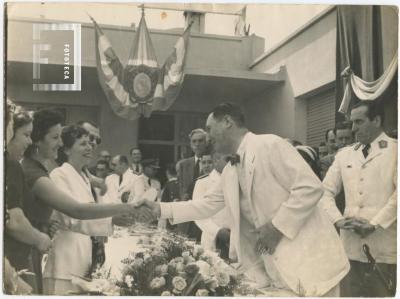 Visita de Perón en la inauguración de la Fábrica Militar de Tolueno Sintético