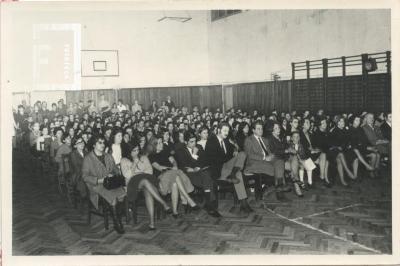 Coro municipal y orquesta de cámara en la Escuela Normal Eduardo Costa