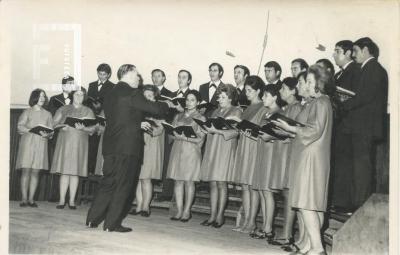 Coro municipal y orquesta de cámara en la Escuela Normal Eduardo Costa